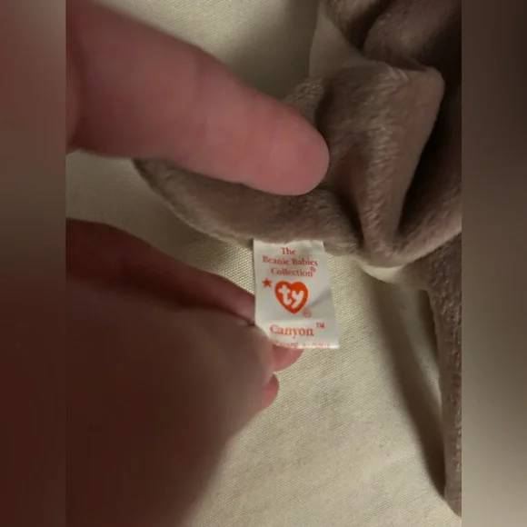 Canyon is one of the cutest kitty versions of the beanie baby series. - Picture 8 of 13